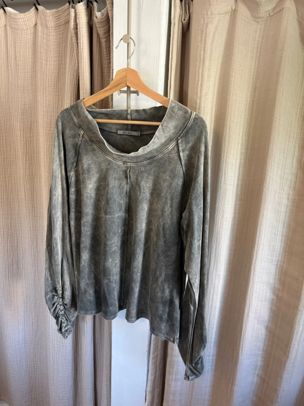 Beau Jeurs Long Sleeve Blouse- XL - Picture 2 of 8